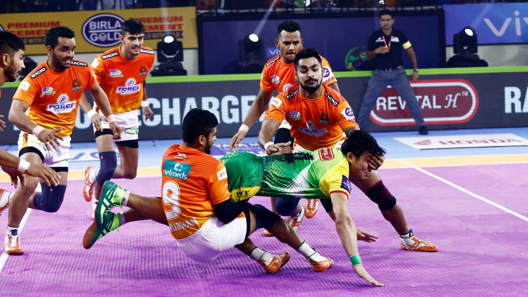Puneri Paltans Mighty Defensive unit Attacking the Patna Pirates
