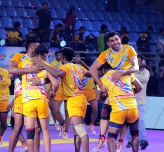 Pune Pride players celebrating their win