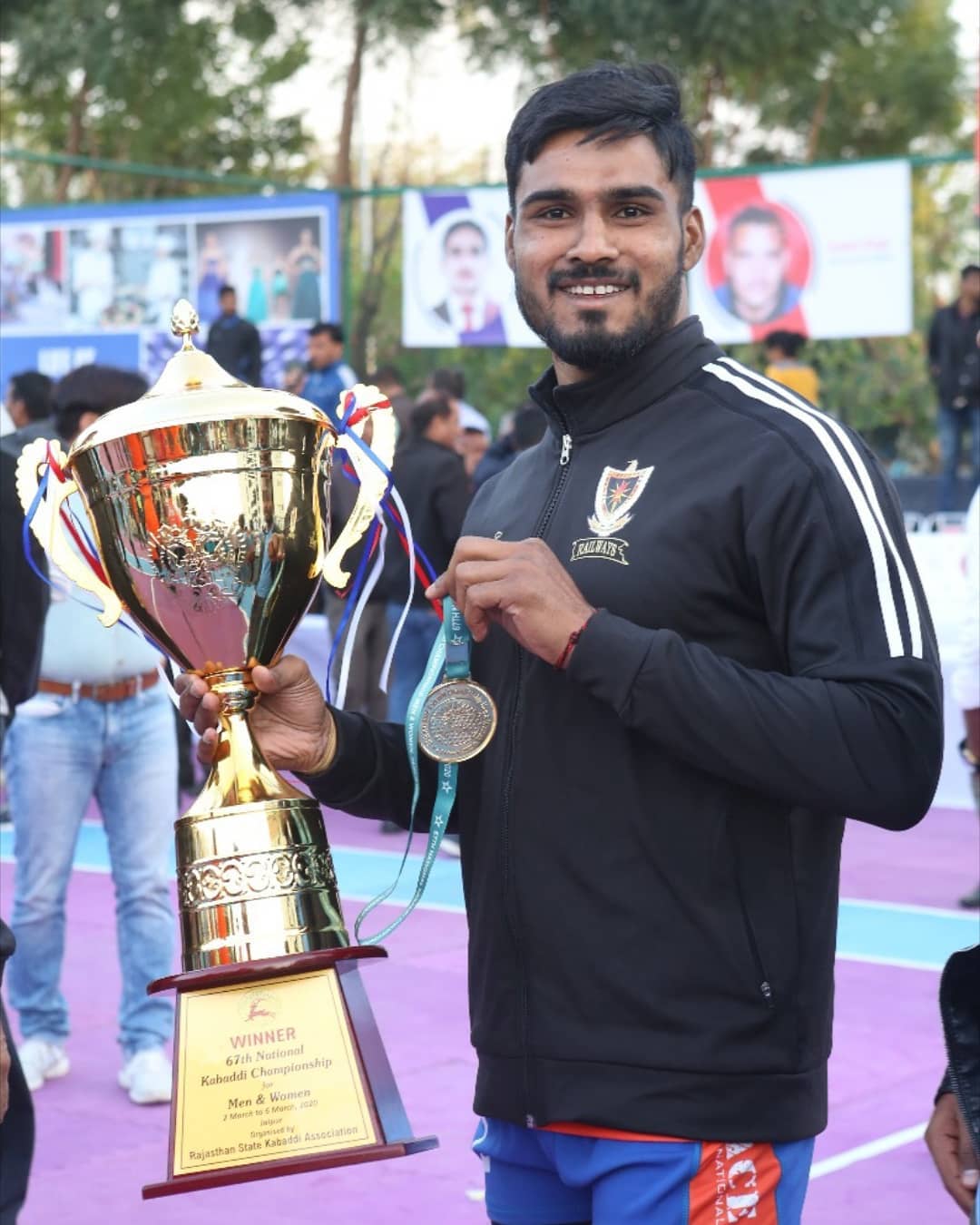 Shrikant Jadhav with the Senior National Kabaddi Championship Trophy (Credits - UP Yoddha)
