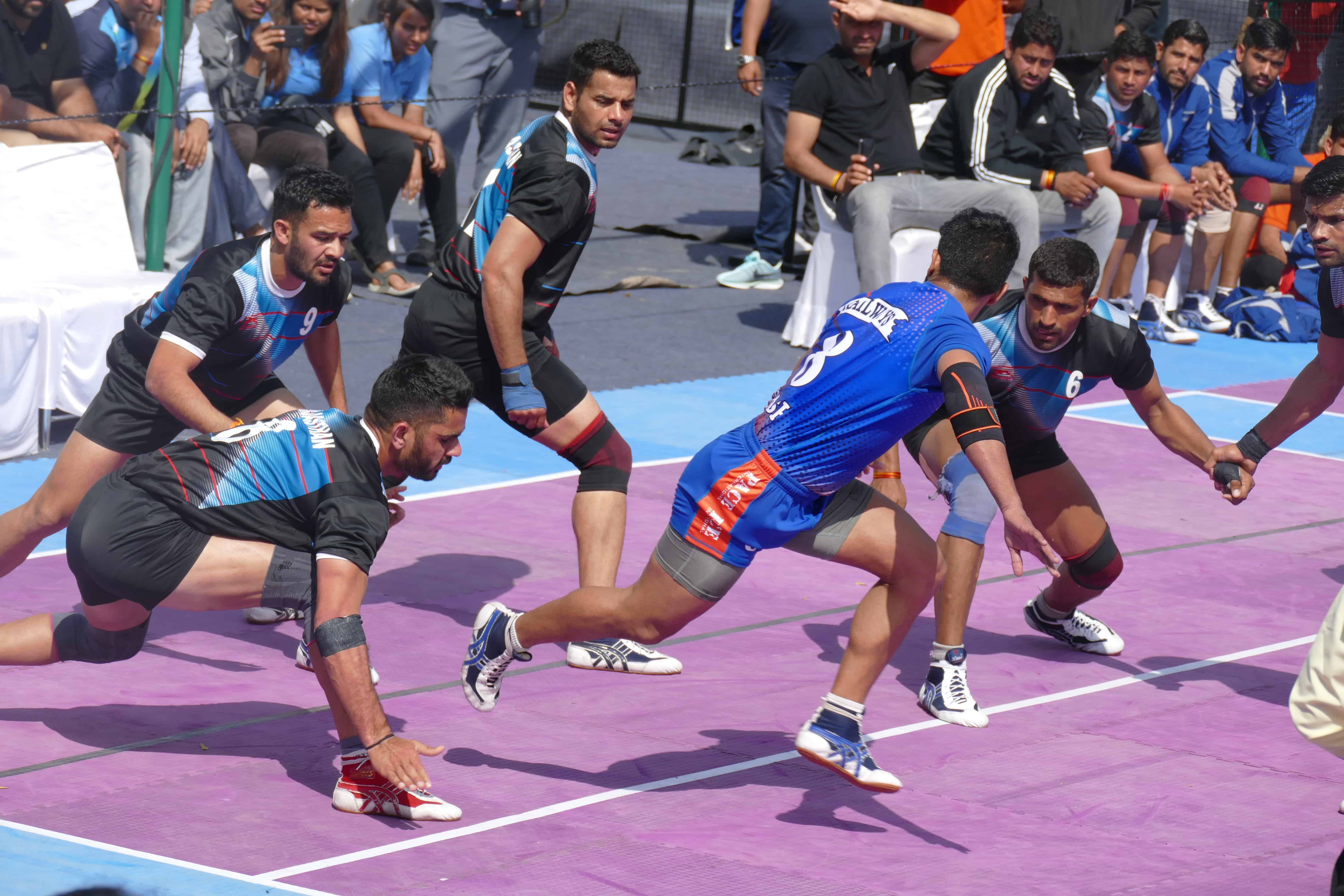 Raju Lal Choudhary attempting a tackle