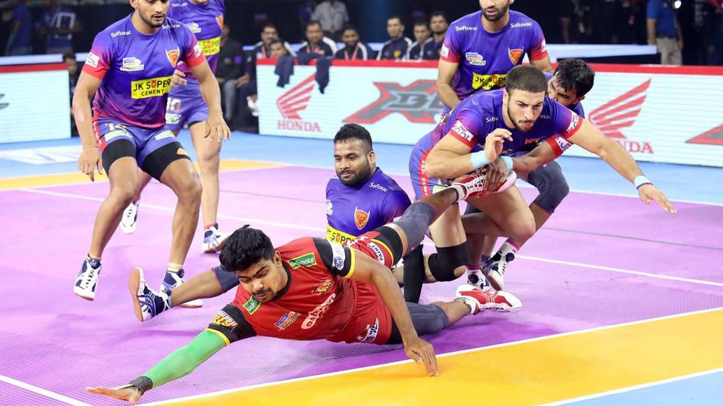 Pawan Sehrawat's 17 Points' tally on the night went in vain as Daband Delhi K.C. forged a comeback in the Second Half. Courtesy - Vivo Pro Kabaddi