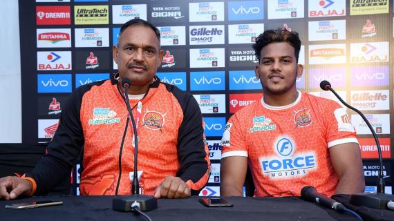 Puneri Paltna Coach Ashan Kumar and Captain Girish Ernak
